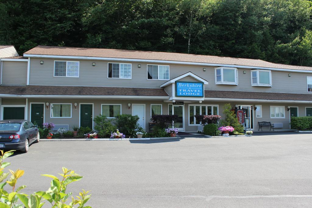 Berkshire Travel Lodge Canaan Exterior photo
