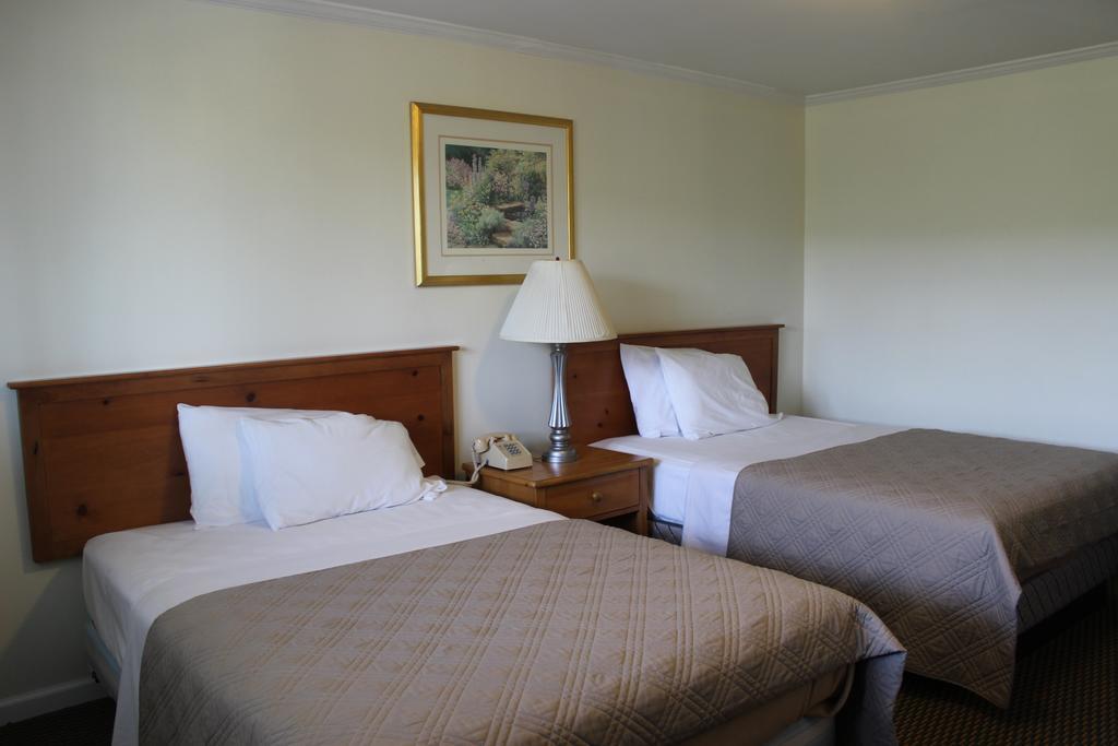 Berkshire Travel Lodge Canaan Exterior photo