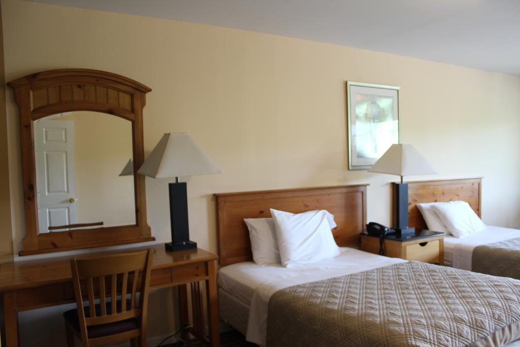Berkshire Travel Lodge Canaan Exterior photo