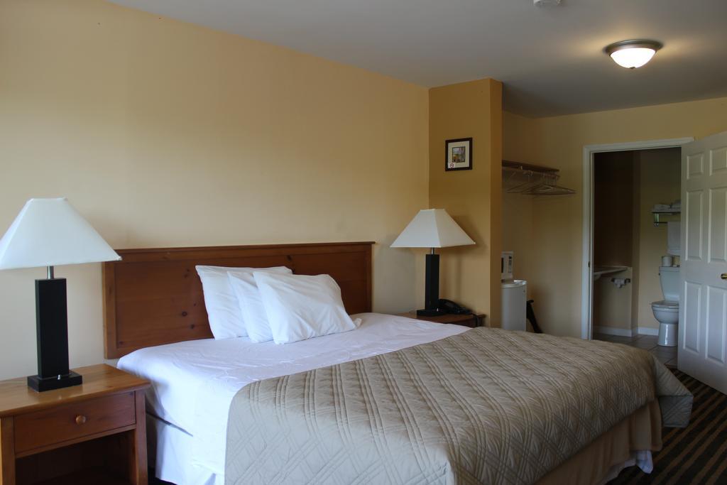 Berkshire Travel Lodge Canaan Exterior photo