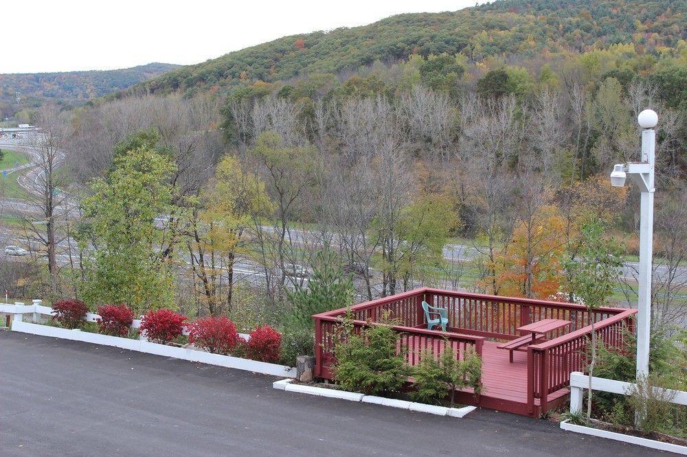 Berkshire Travel Lodge Canaan Exterior photo