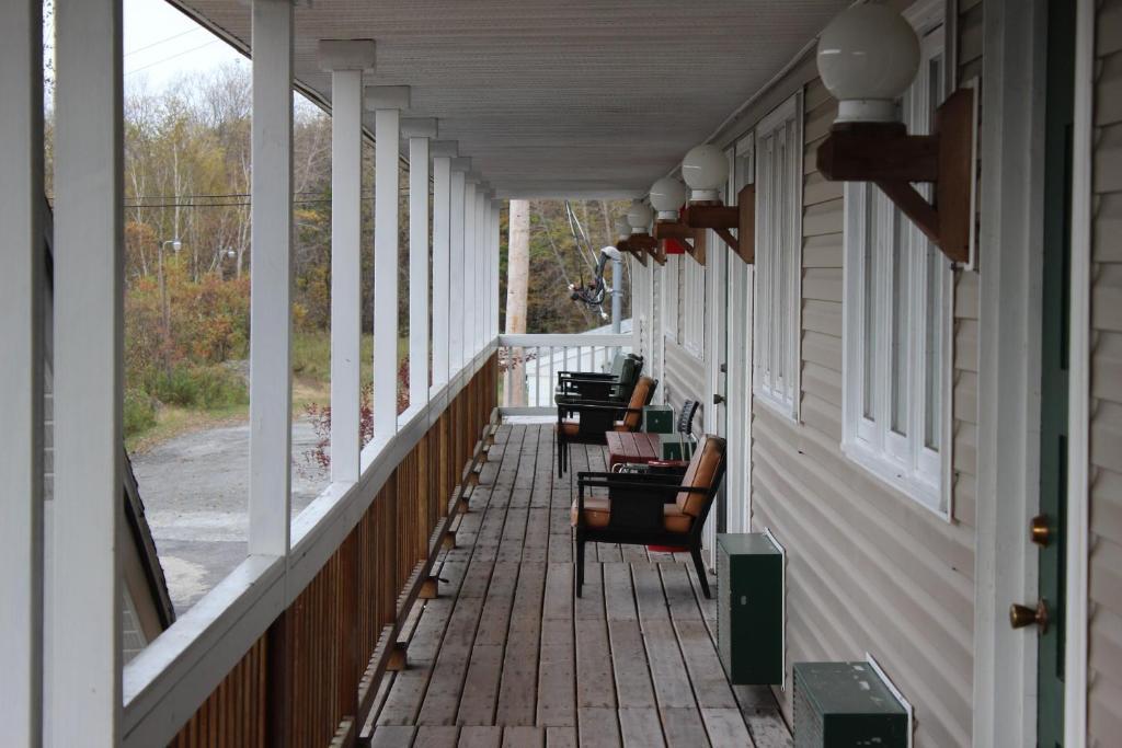 Berkshire Travel Lodge Canaan Exterior photo