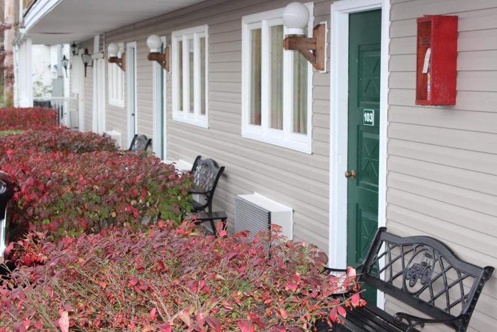 Berkshire Travel Lodge Canaan Exterior photo