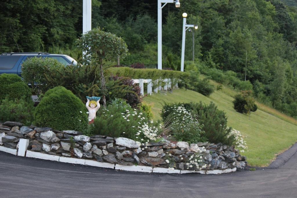 Berkshire Travel Lodge Canaan Exterior photo
