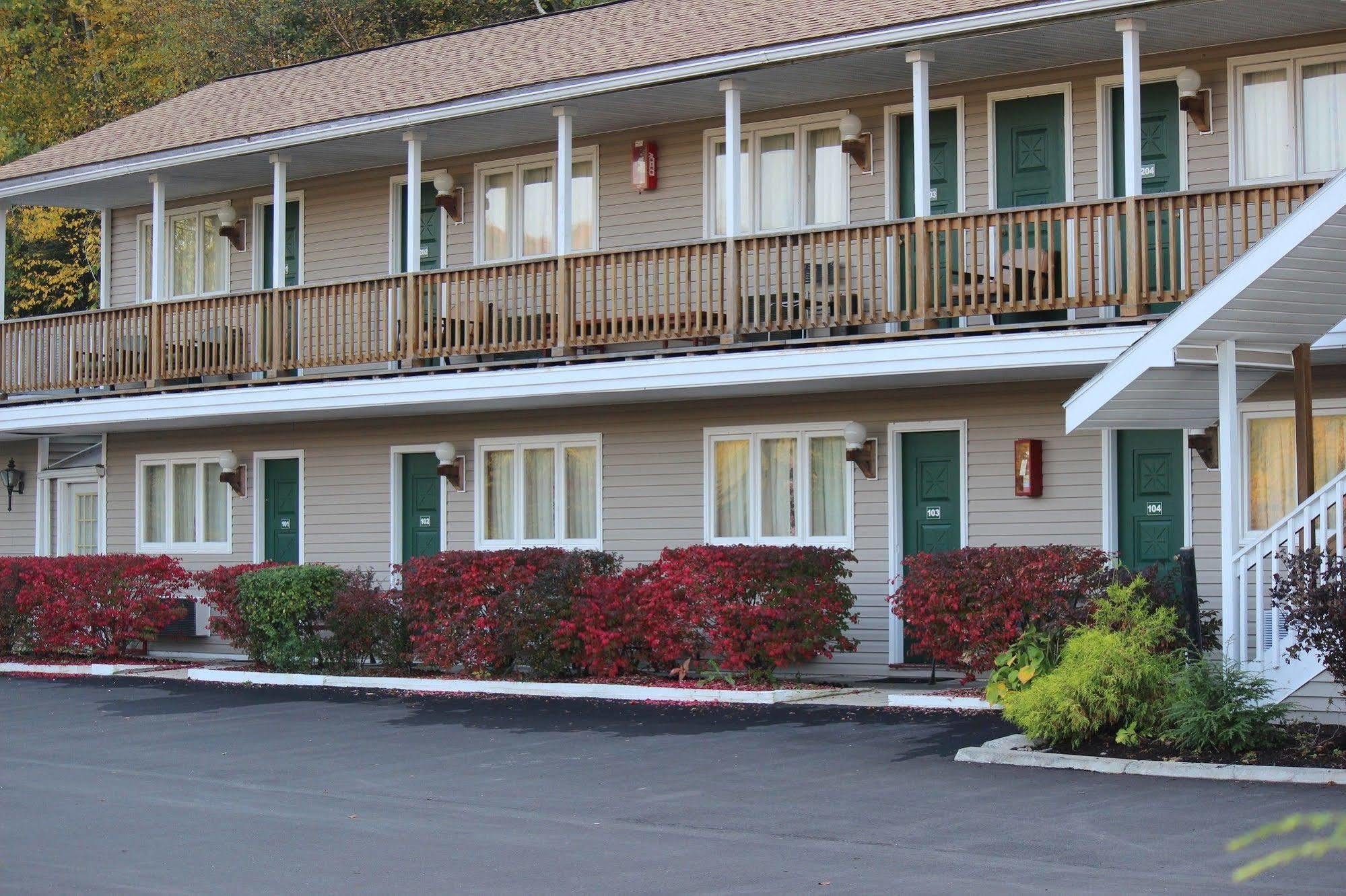 Berkshire Travel Lodge Canaan Exterior photo