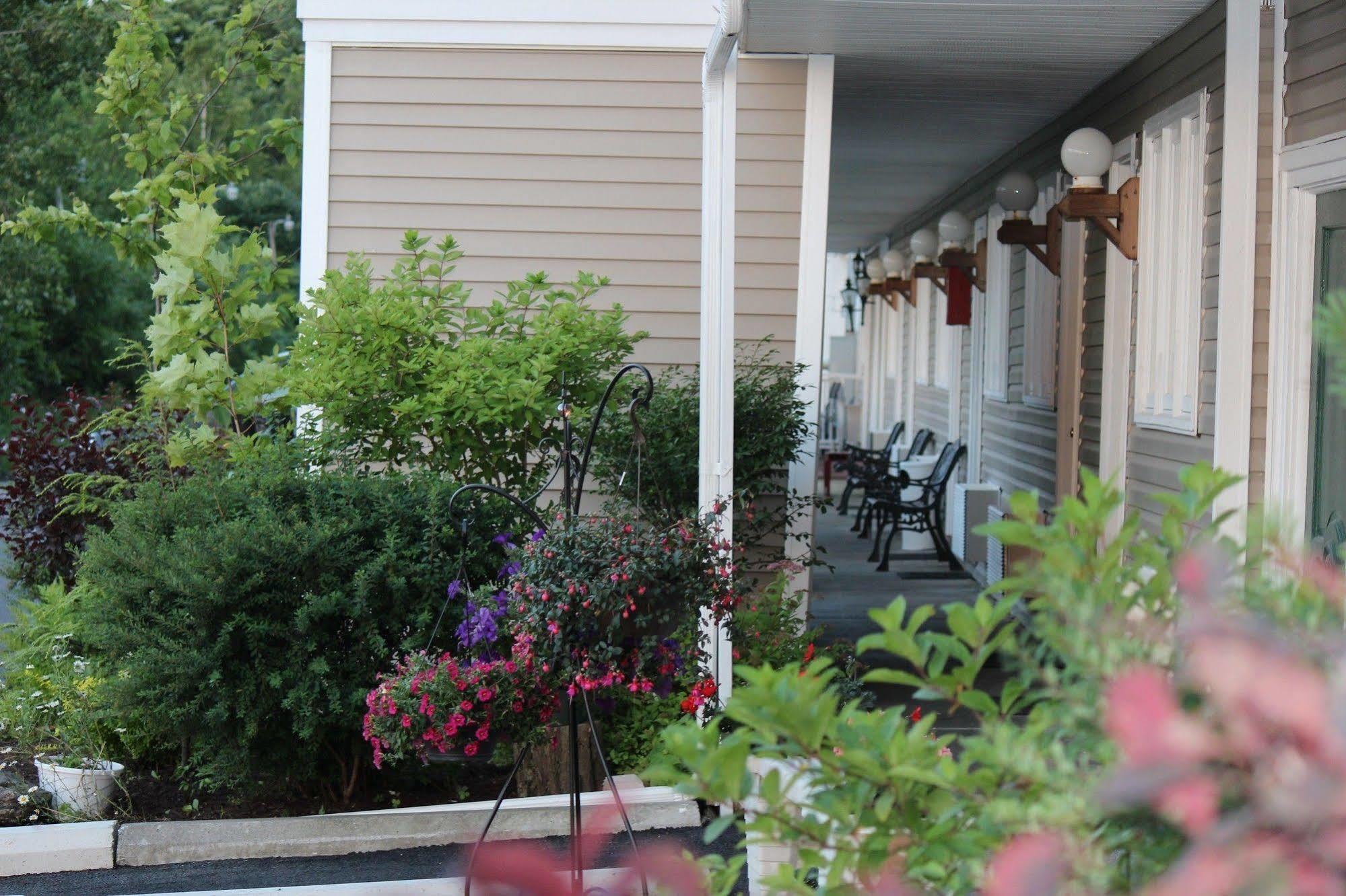 Berkshire Travel Lodge Canaan Exterior photo