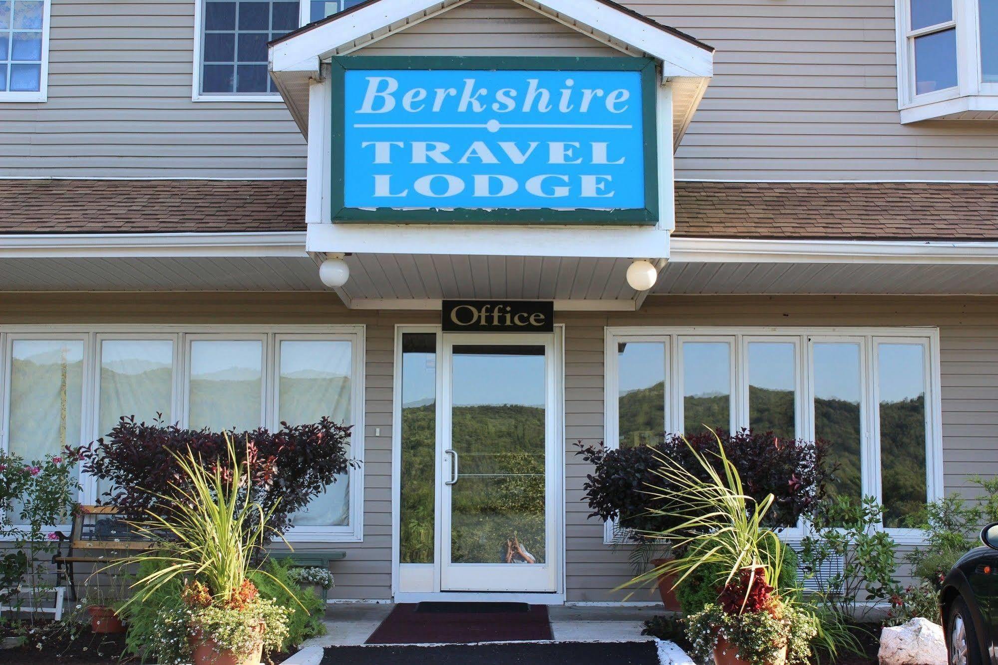 Berkshire Travel Lodge Canaan Exterior photo
