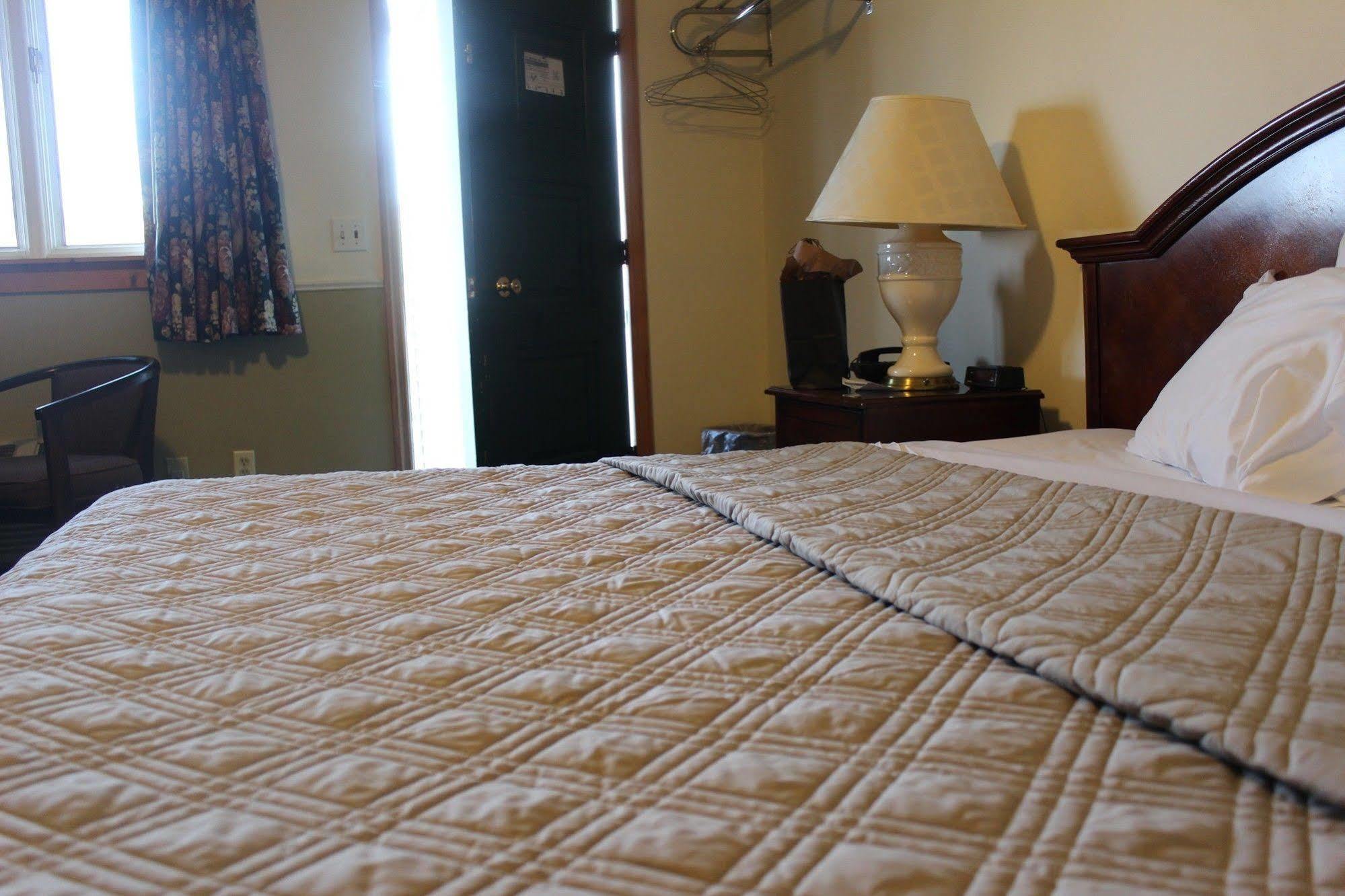 Berkshire Travel Lodge Canaan Exterior photo