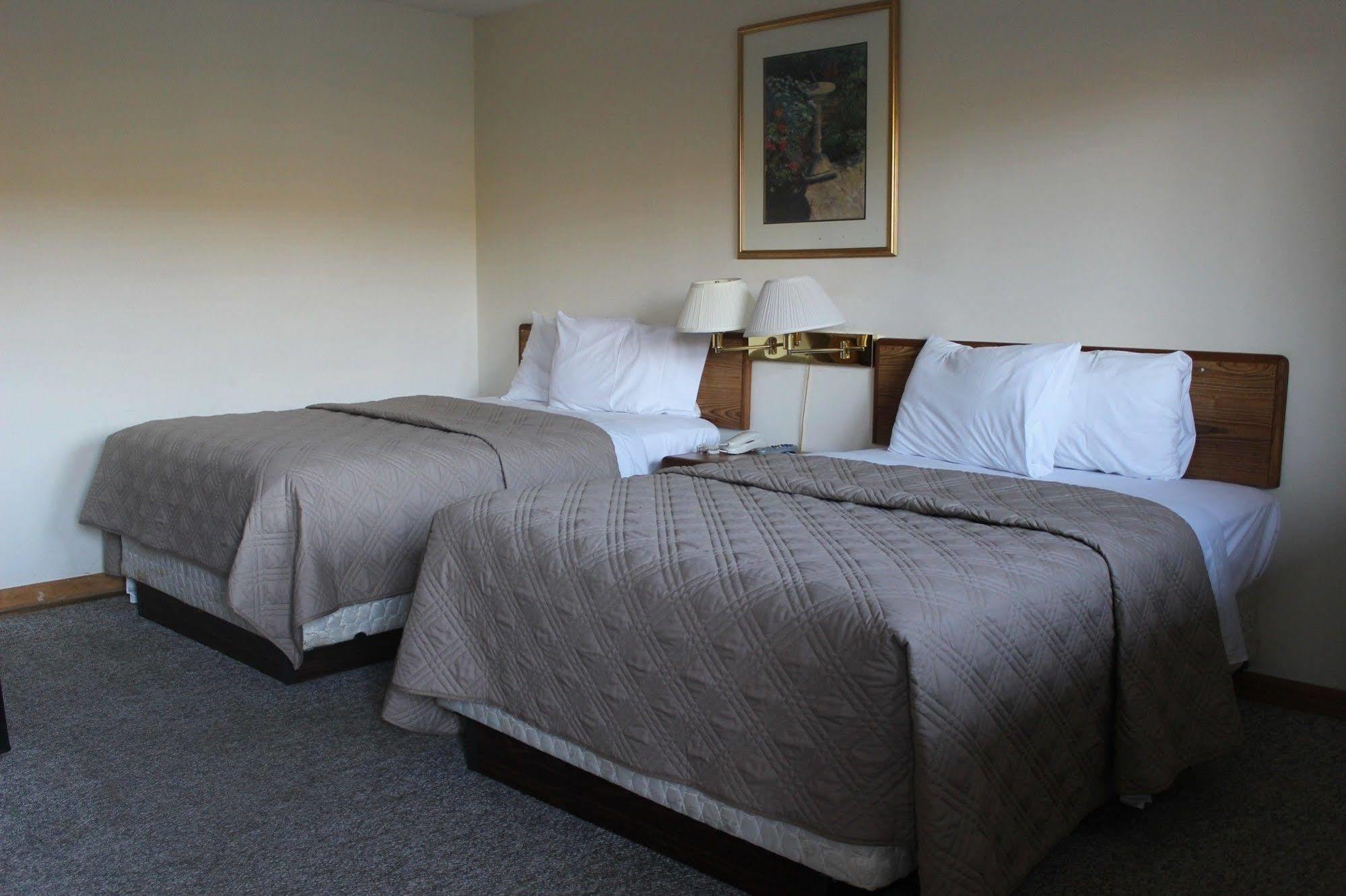 Berkshire Travel Lodge Canaan Exterior photo