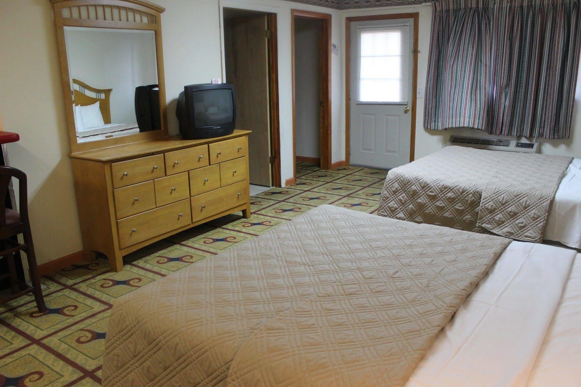 Berkshire Travel Lodge Canaan Exterior photo