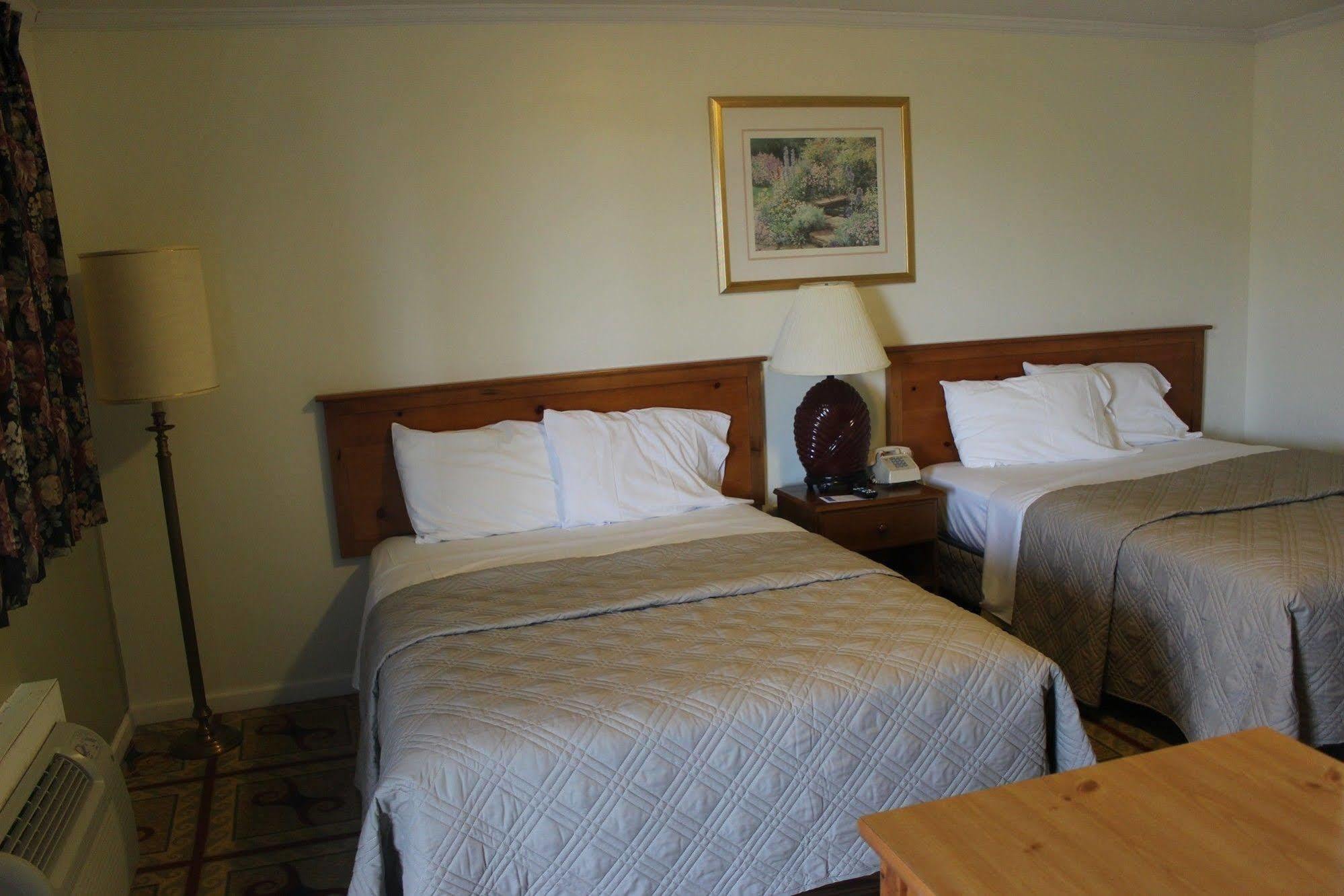 Berkshire Travel Lodge Canaan Exterior photo