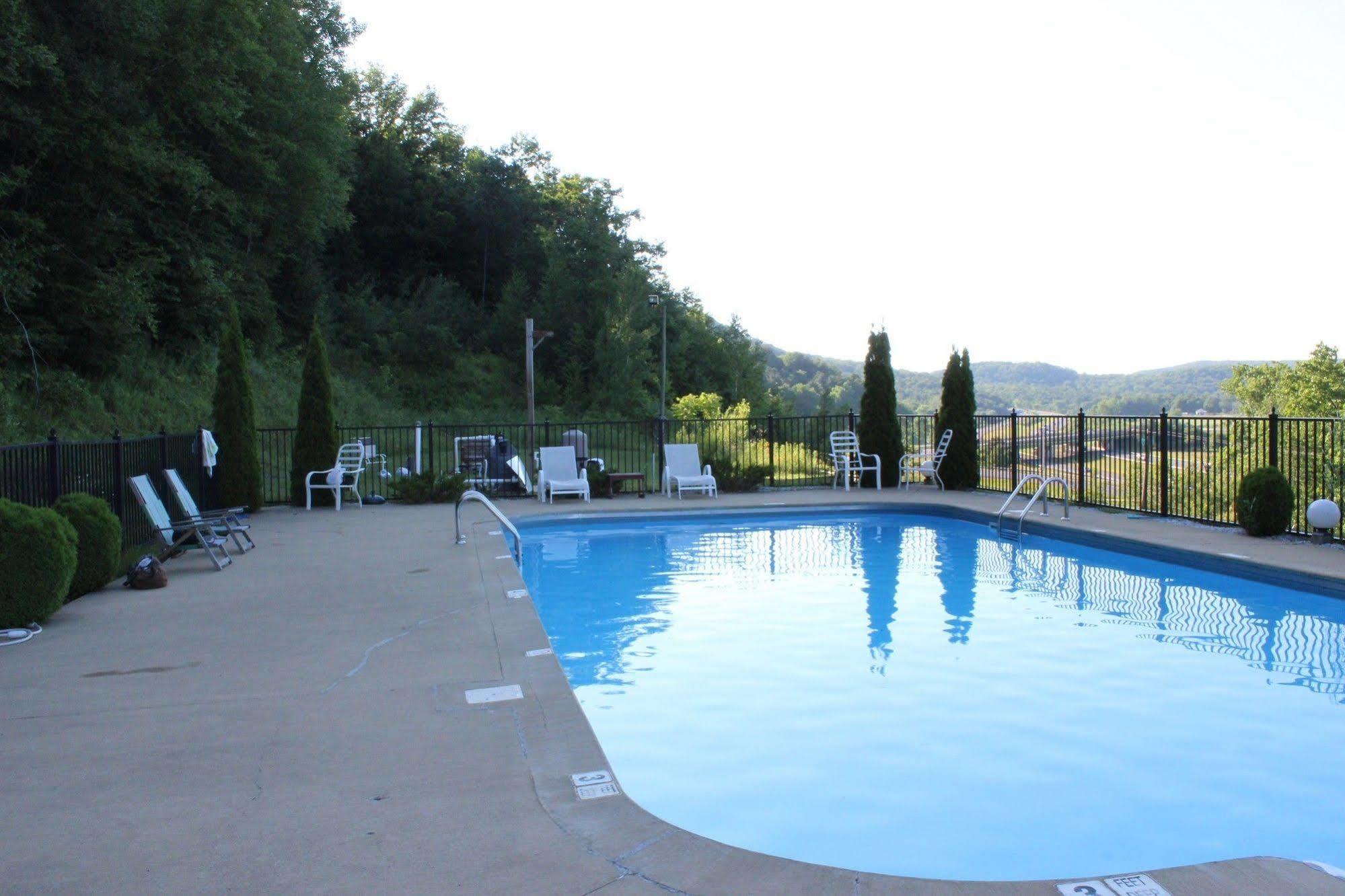 Berkshire Travel Lodge Canaan Exterior photo