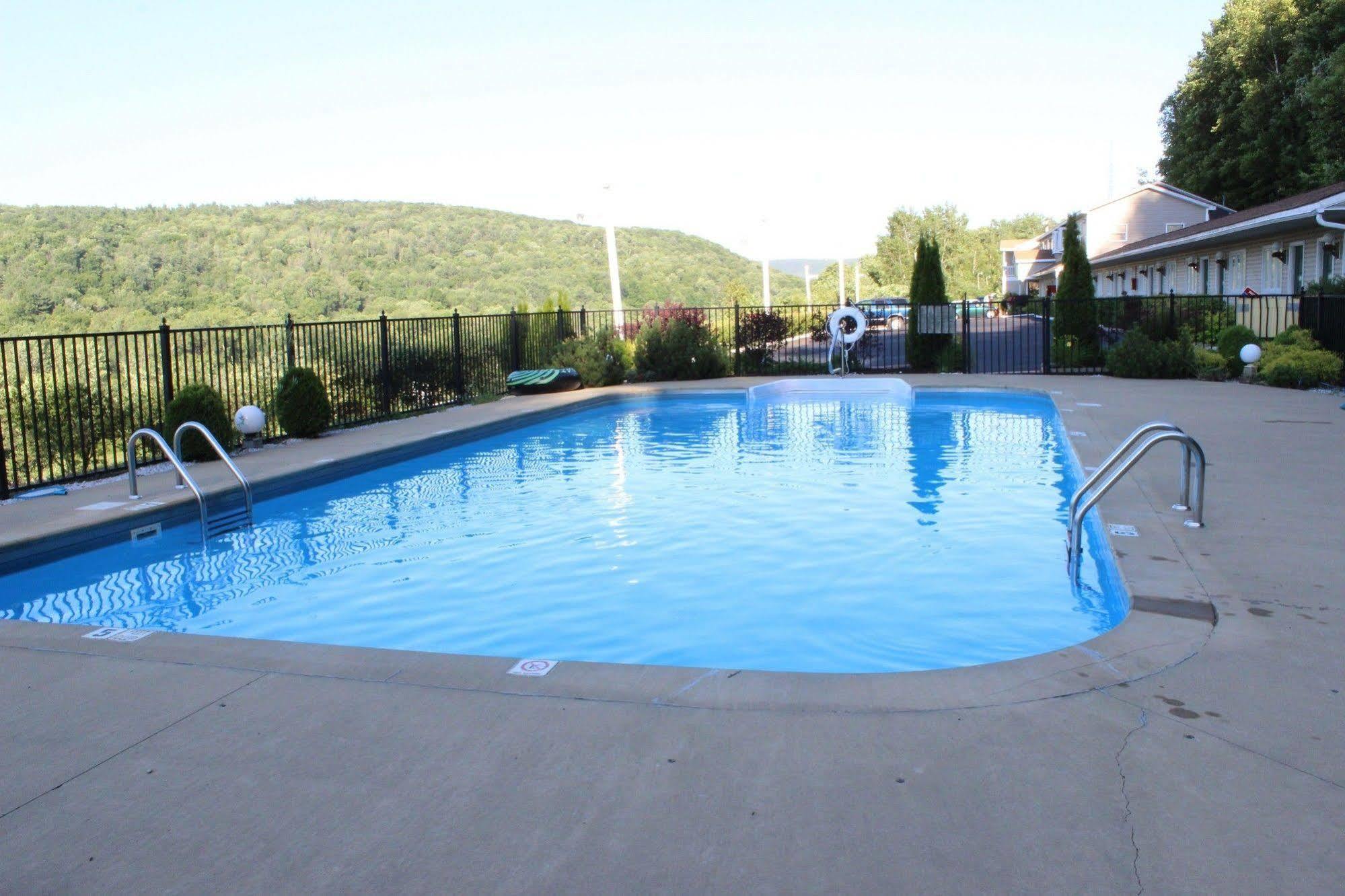 Berkshire Travel Lodge Canaan Exterior photo